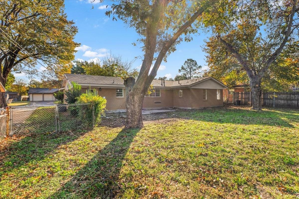 1204 John Reagan St #NA - Photo 2 of 37