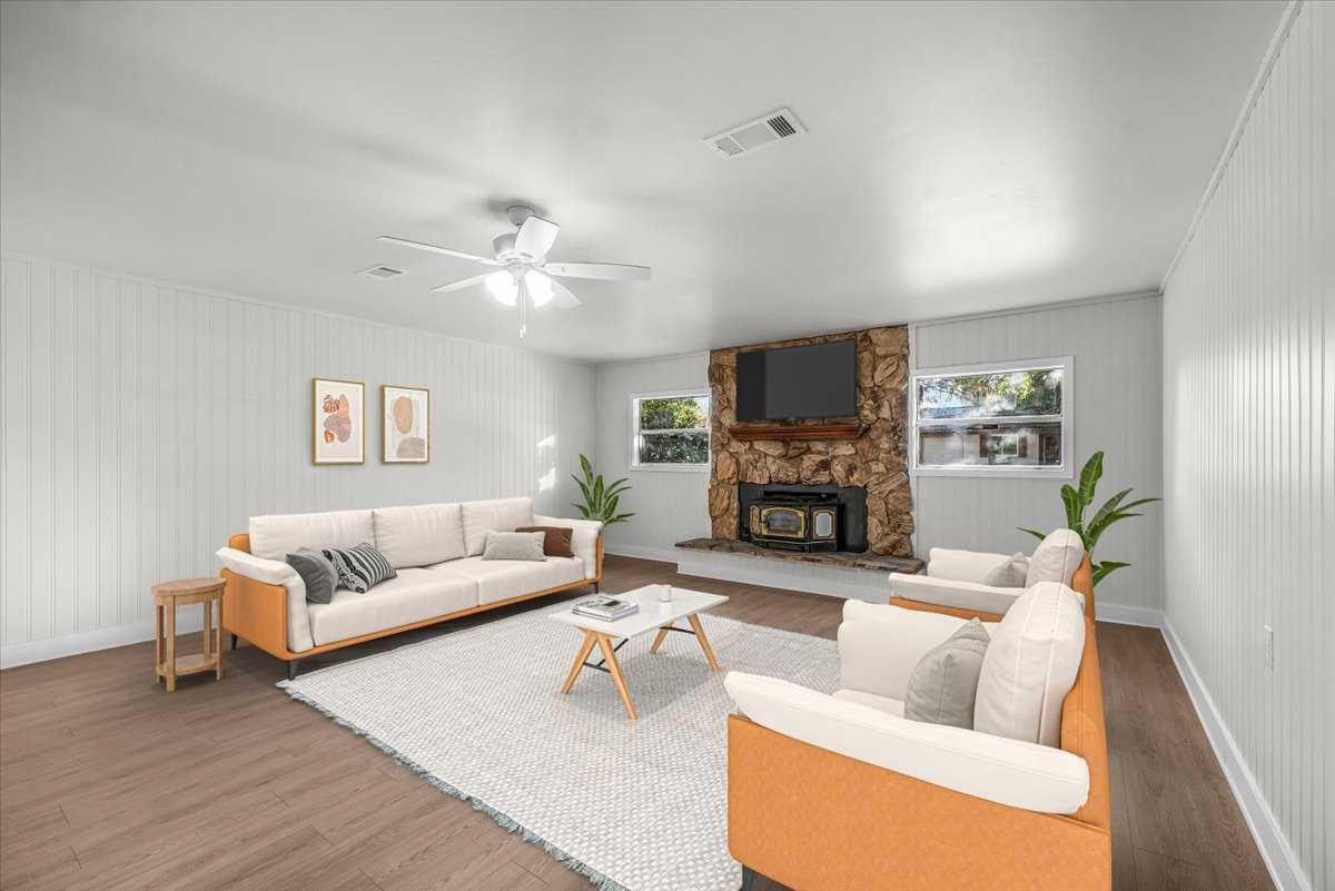 1204 John Reagan St #NA - Photo 5 of 37