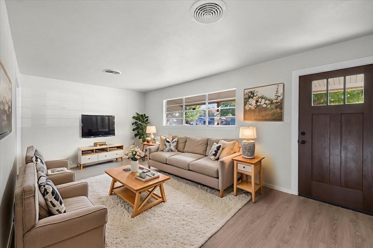 1204 John Reagan St #NA - Photo 6 of 37