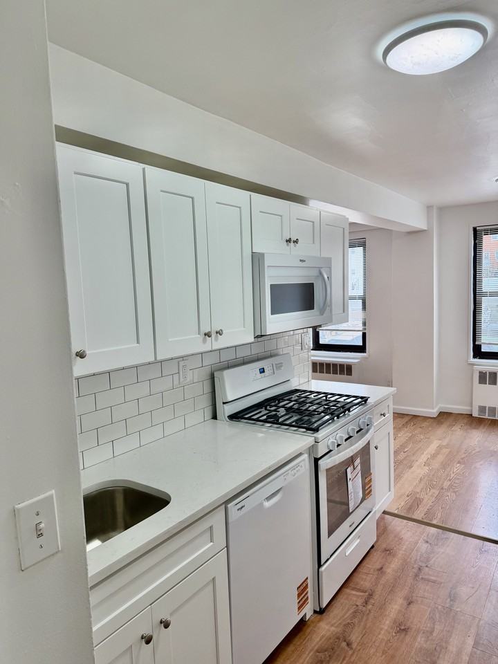 47 Davis Ave #3K - Photo 2 of 16