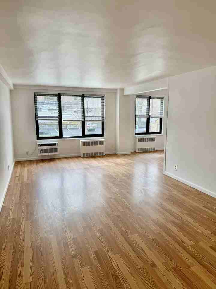 47 Davis Ave #3K - Photo 4 of 16