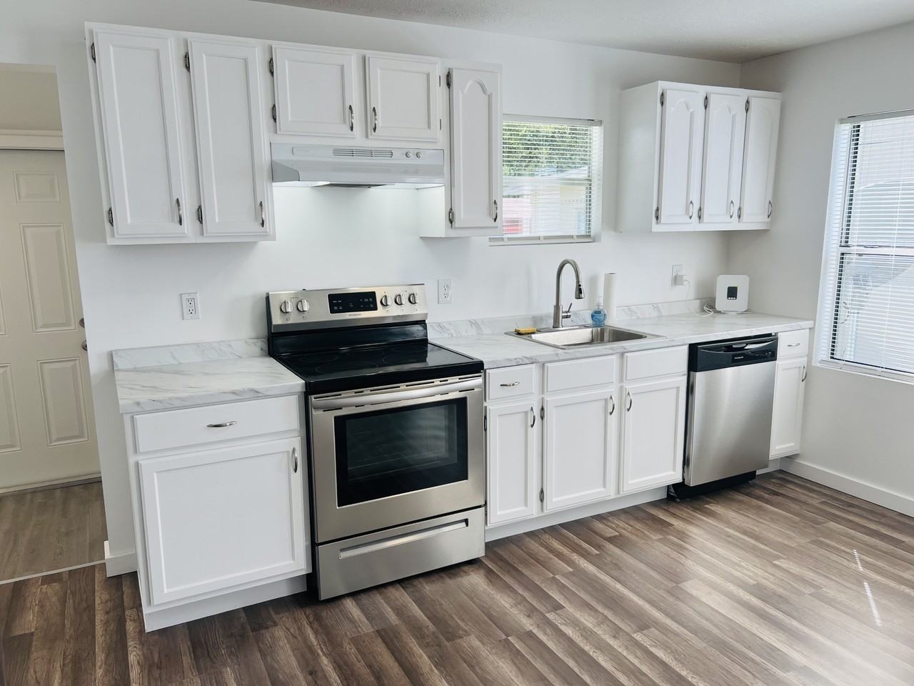 898 Se Saint Johns St #NA - Photo 3 of 16