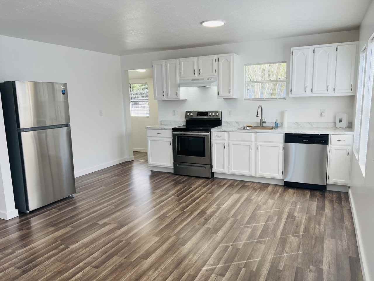 898 Se Saint Johns St #NA - Photo 4 of 16