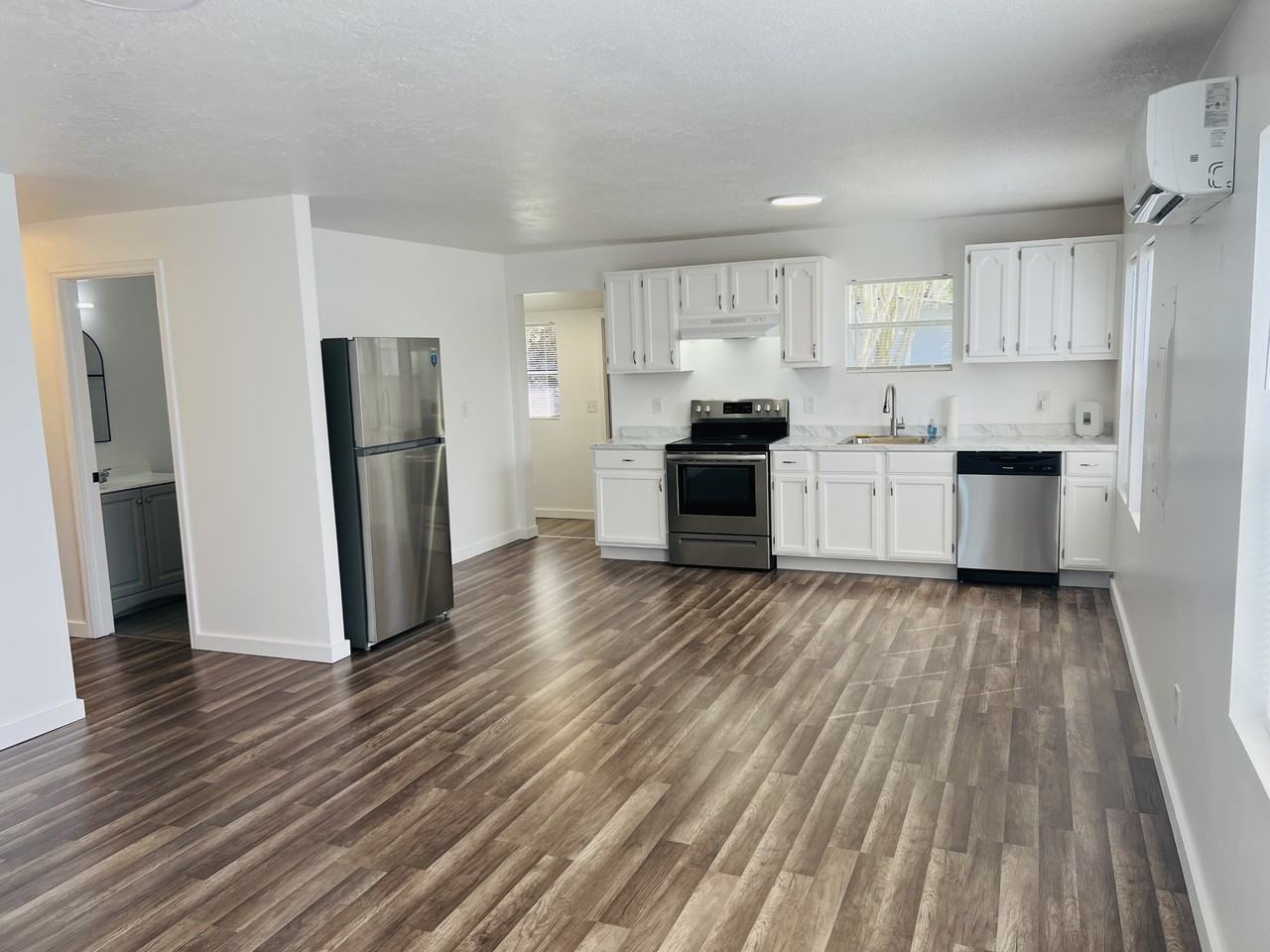 898 Se Saint Johns St #NA - Photo 5 of 16
