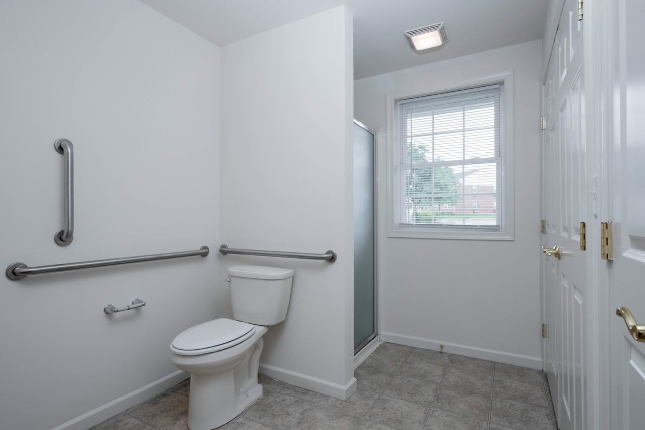 369 College Manor Ave - Photo 7 of 8