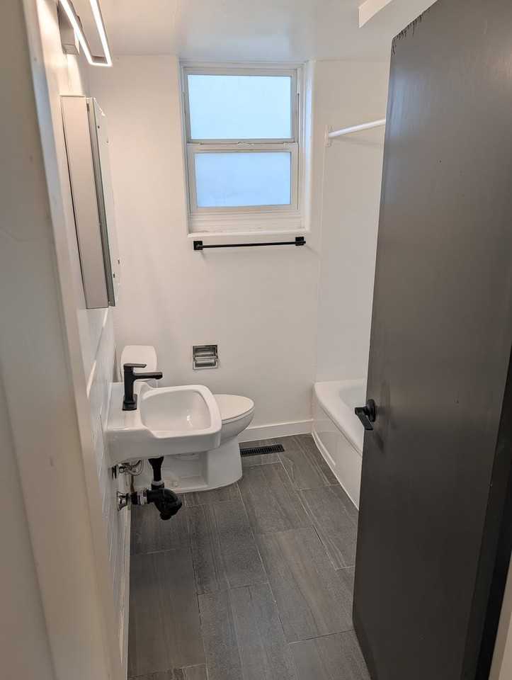 8210 101 St Nw - Photo 5 of 13