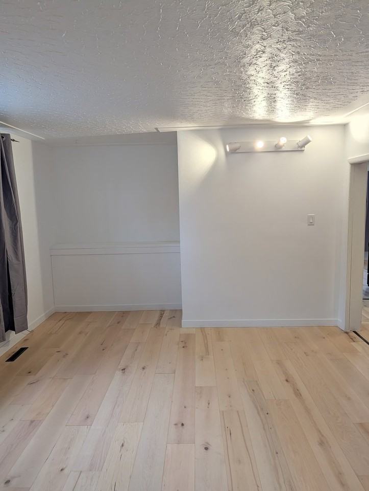 8210 101 St Nw - Photo 4 of 13