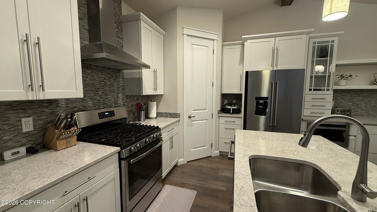 7908 Gate Creek Dr - Photo 2 of 18