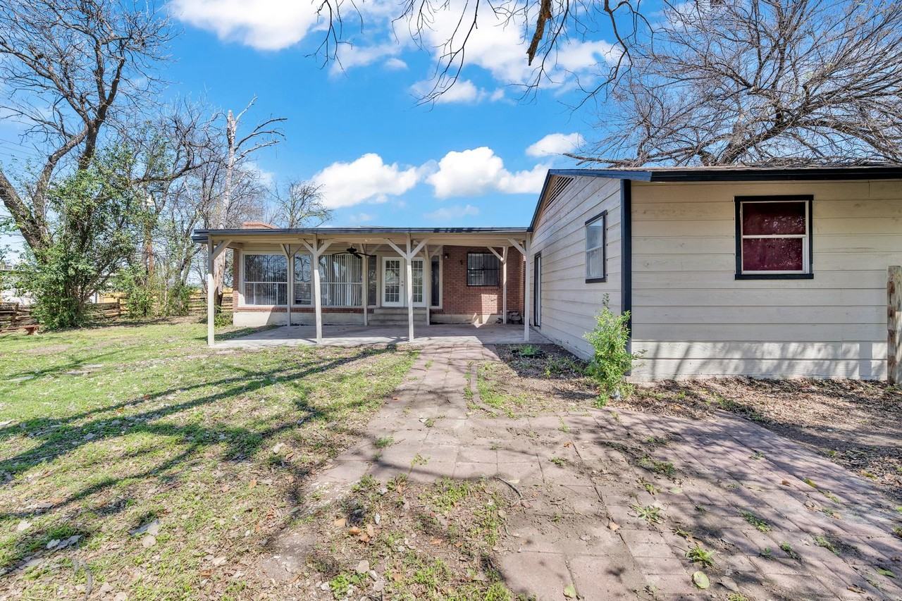 2218 Terrace Dr - Photo 4 of 25