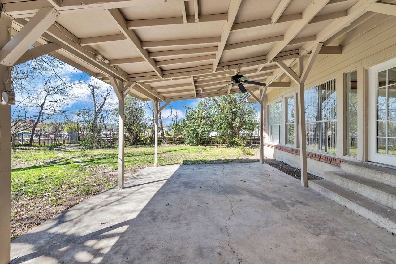 2218 Terrace Dr - Photo 5 of 25