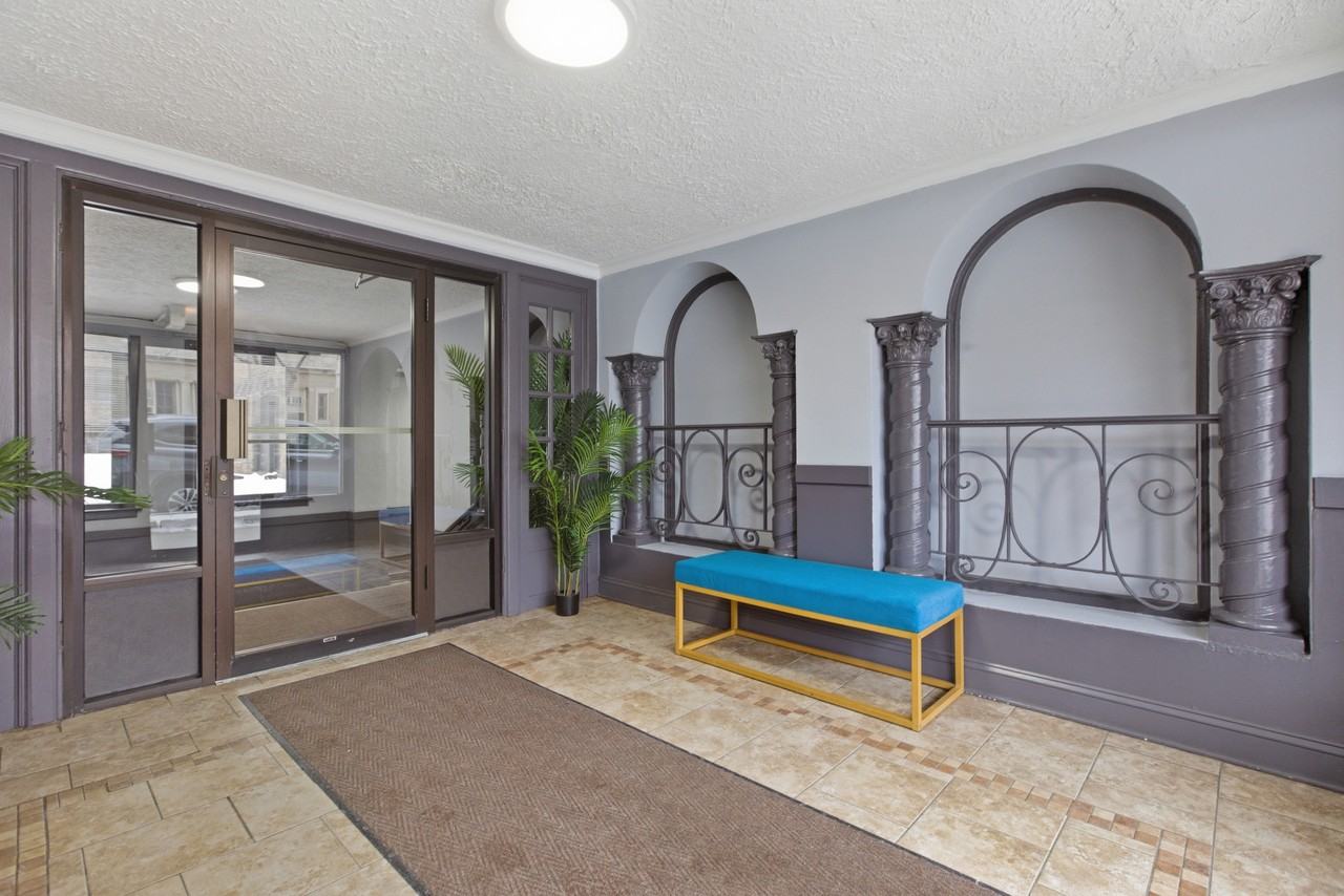 1050 W George St #001 - Photo 2 of 10