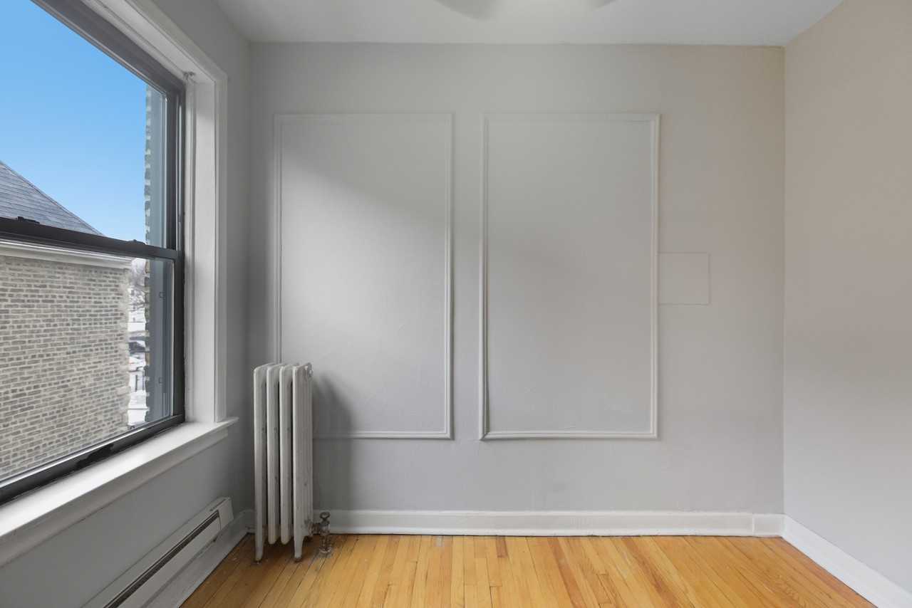 1050 W George St #001 - Photo 7 of 10