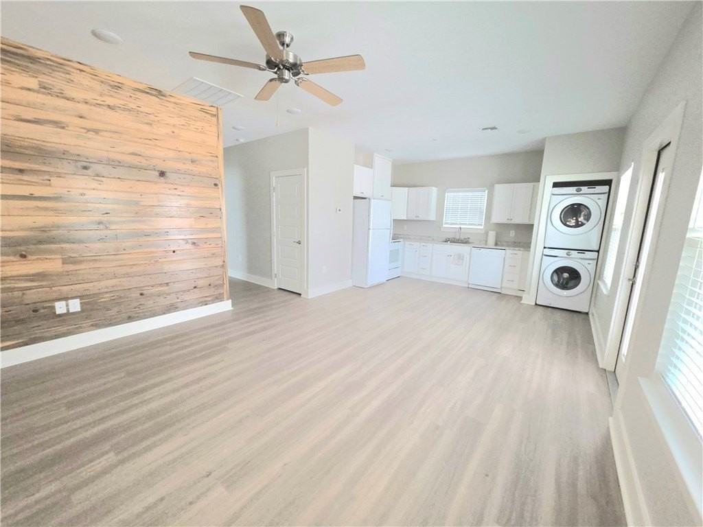 121 Mirage Ln - Photo 3 of 9