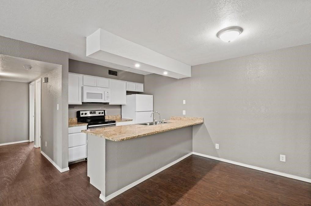 659 Redwood Ave Unit 759 - Photo 3 of 7