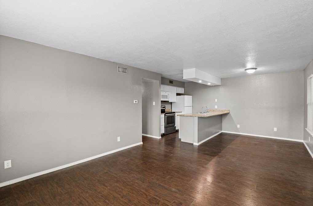 659 Redwood Ave Unit 759 - Photo 5 of 7