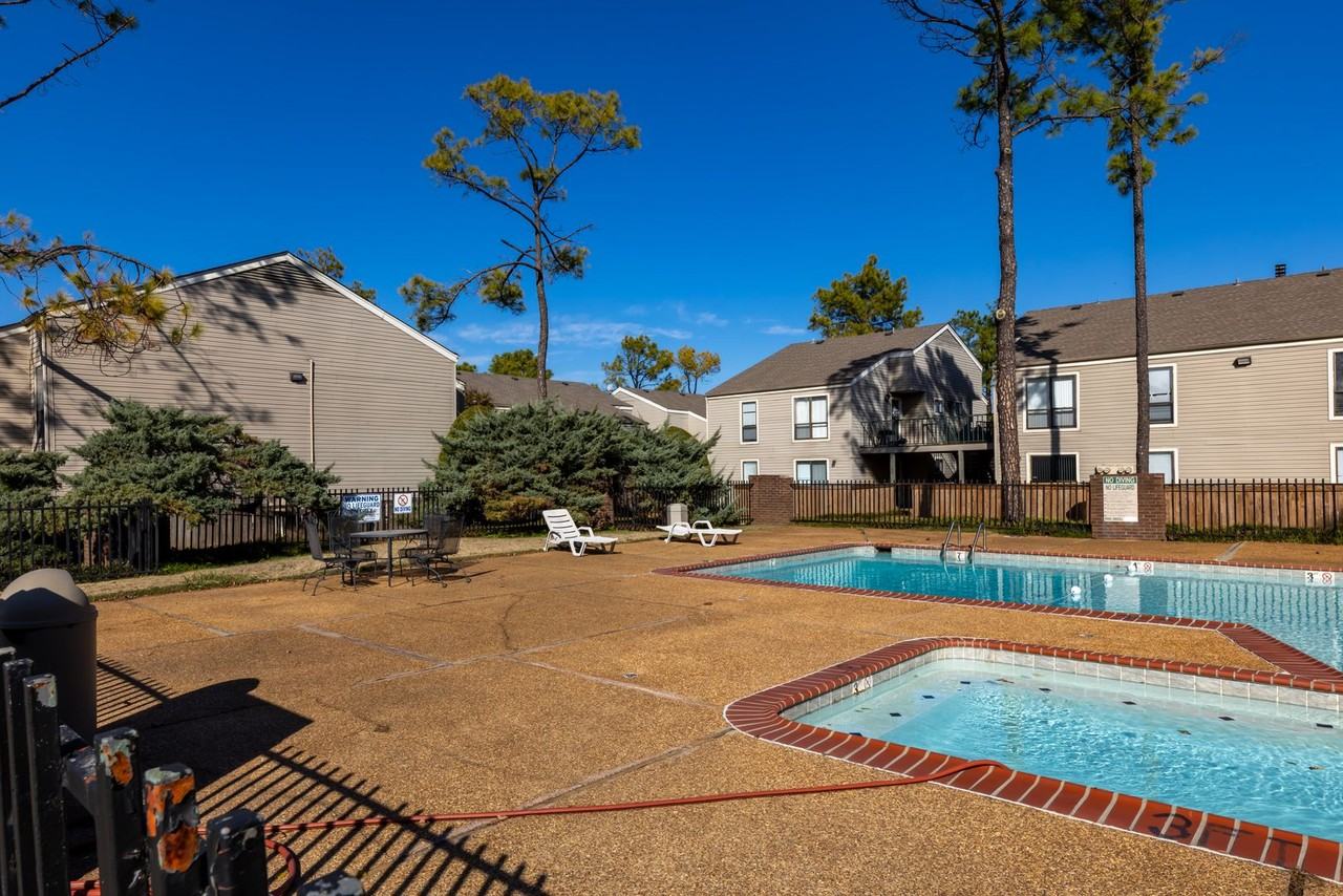 Jefferson Place Apartment Homes is the best of both worlds waiting for you. - Photo 3 of 11