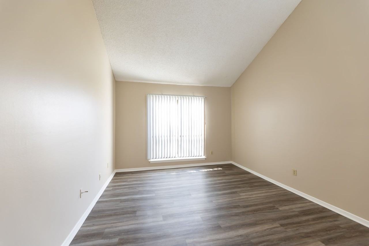 Jefferson Place Apartment Homes is the best of both worlds waiting for you. - Photo 5 of 11