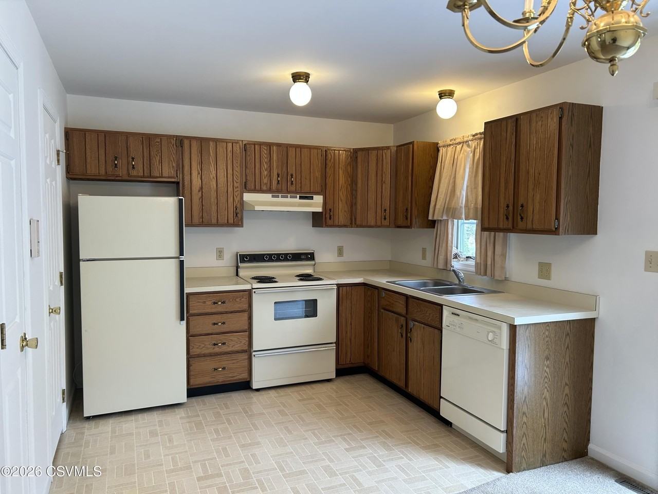 444 Meadow Ln - Photo 3 of 11