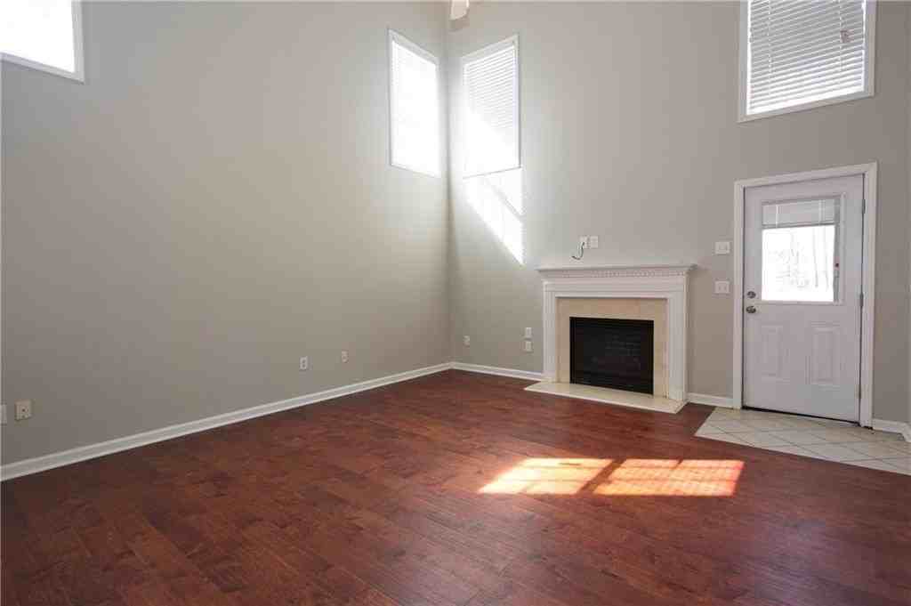 585 Chapel Walk Ln - Photo 2 of 33