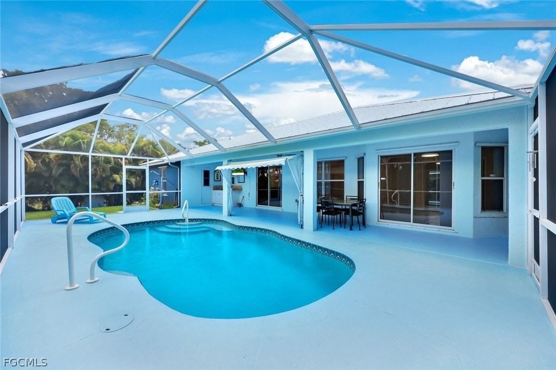 250 Se 44th St - Photo 3 of 18