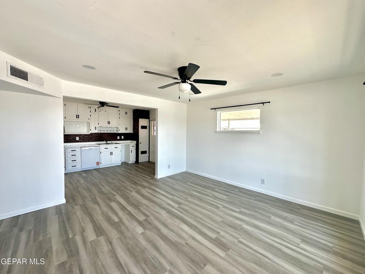 4981 Winthrop Dr - Photo 5 of 25