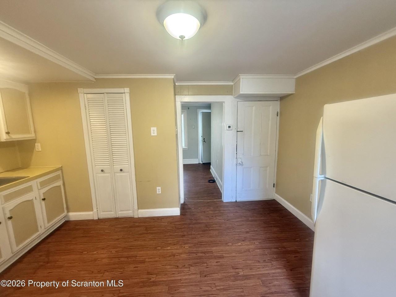 1019 N Irving Ave - Photo 3 of 7