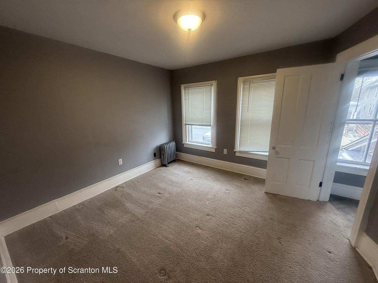 1019 N Irving Ave - Photo 4 of 7