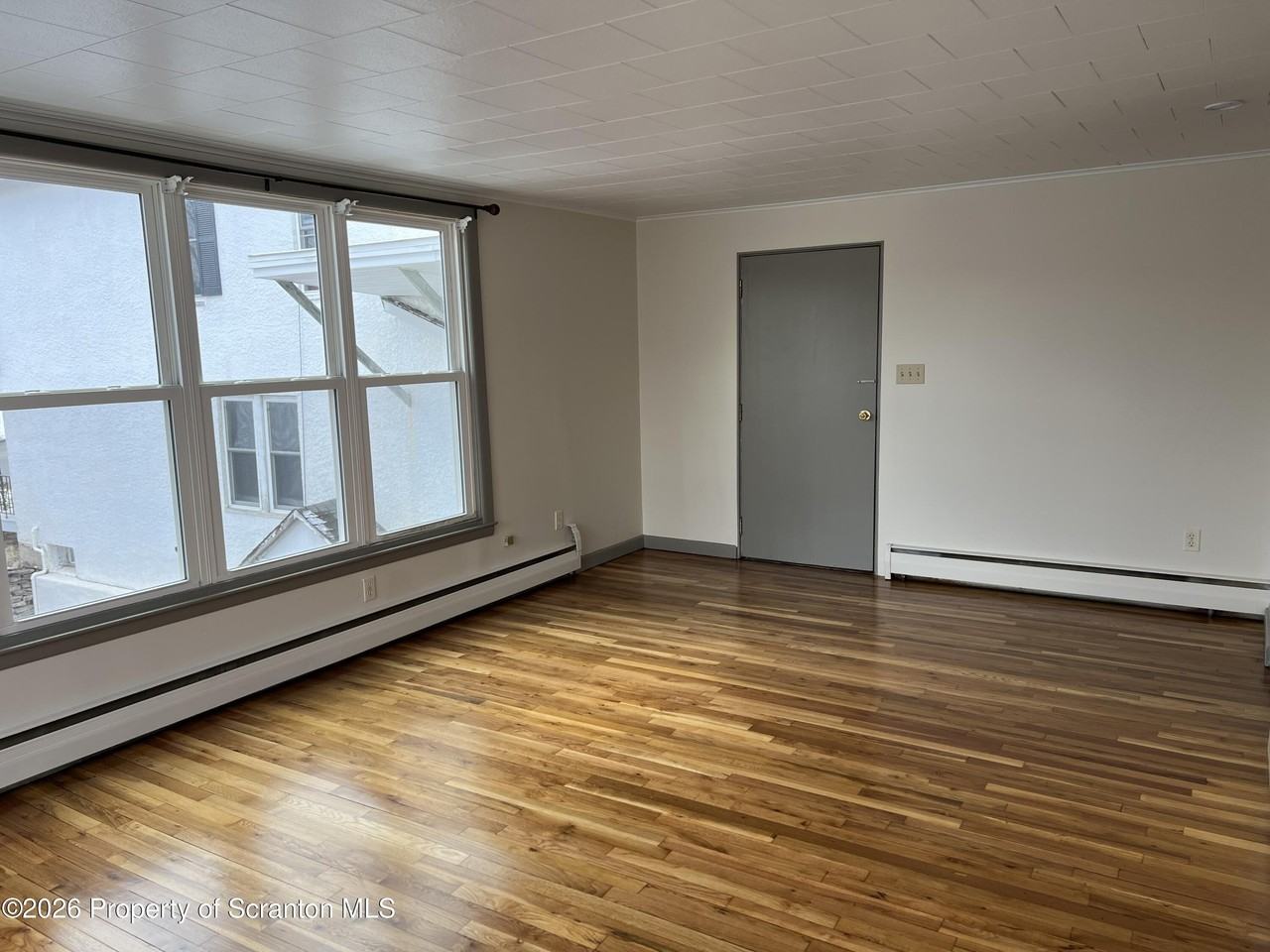 214 Melrose Ave 2nd Fl - Photo 2 of 18