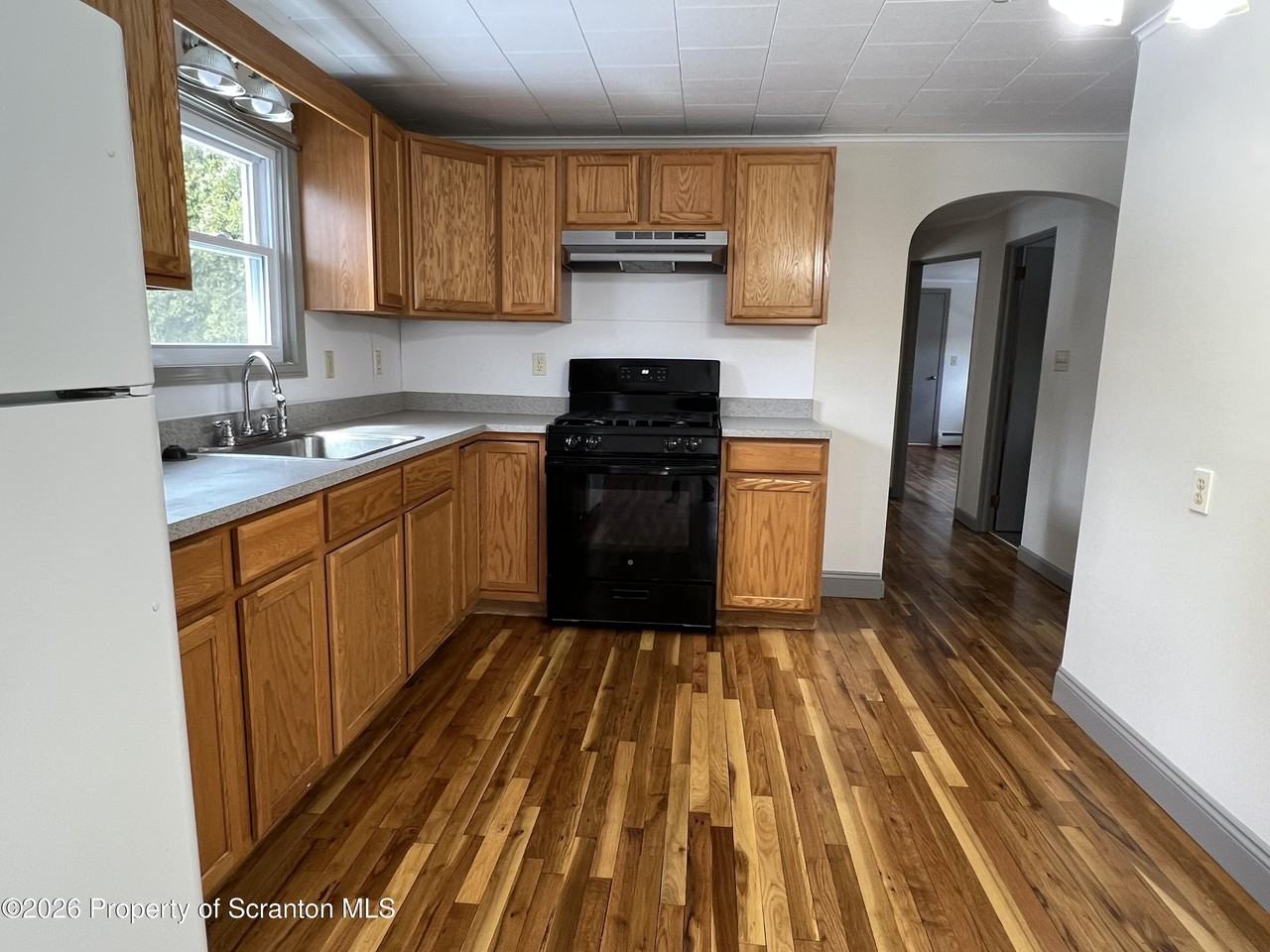 214 Melrose Ave 2nd Fl - Photo 6 of 18