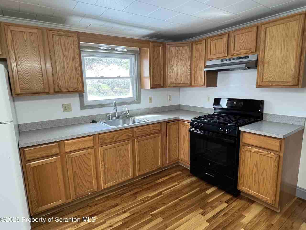 214 Melrose Ave 2nd Fl - Photo 7 of 18