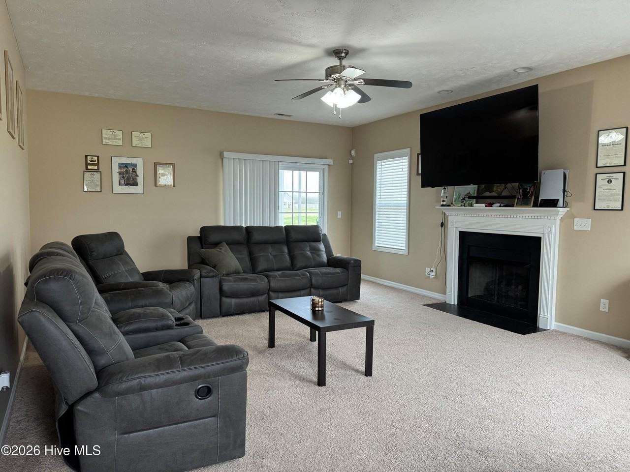 208 Trophy Ridge Dr - Photo 3 of 18