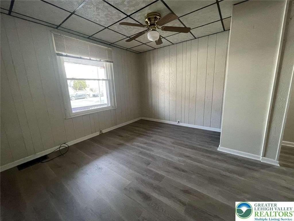 917 Center St - Photo 2 of 11