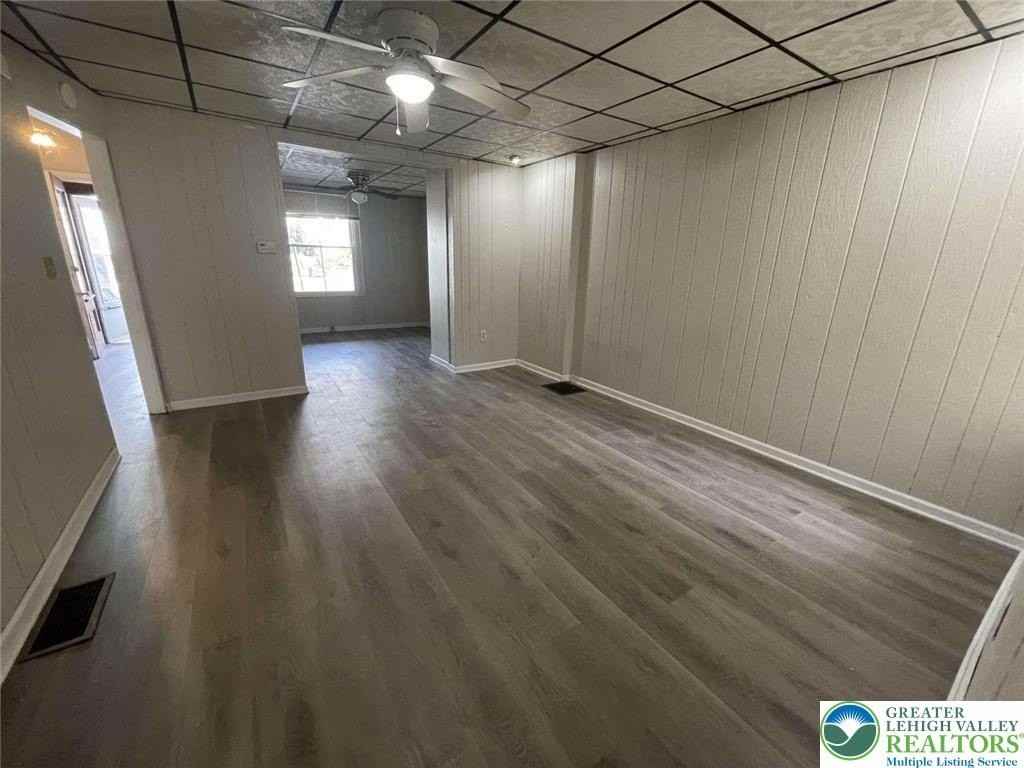 917 Center St - Photo 3 of 11