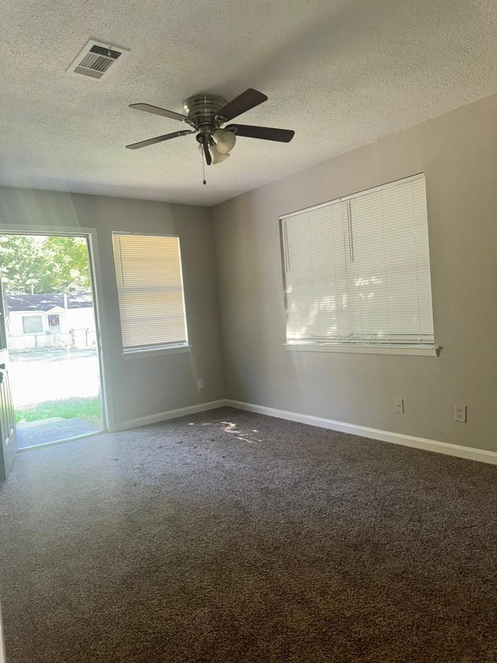 3004 Walker St #1 - Photo 4 of 14