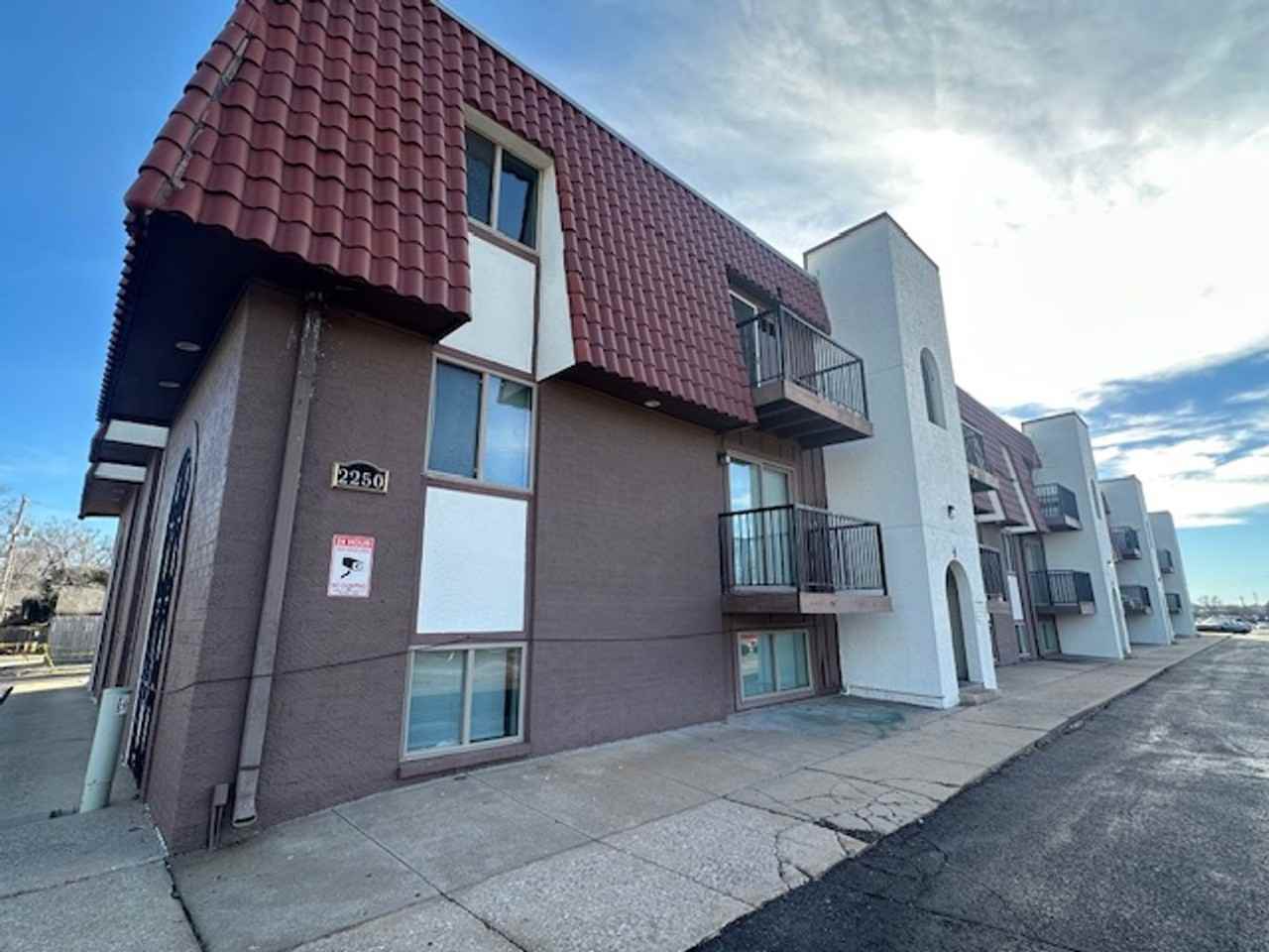 Santa Fe Apartments - Photo 5 of 22