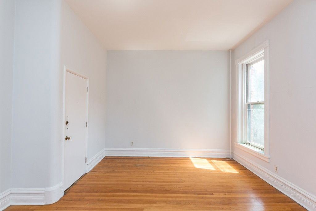 1849 N Lincoln Ave - Photo 2 of 8