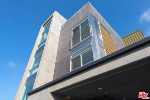 featured image of 1040 N Spaulding Ave #3