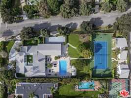 featured image of 624 N Beverly Dr