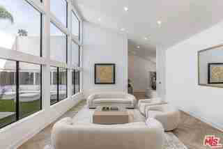 624 N Beverly Dr - Photo 3 of 8