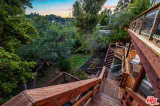 3323 N Knoll Dr - Photo 3 of 8