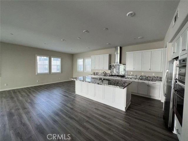 110 Sculpture - Photo 3 of 8