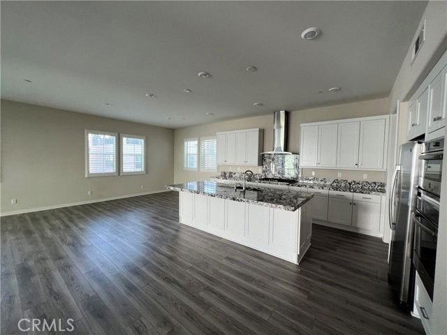 110 Sculpture - Photo 5 of 8