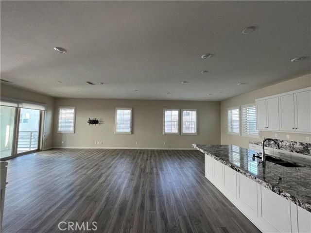 110 Sculpture - Photo 6 of 8