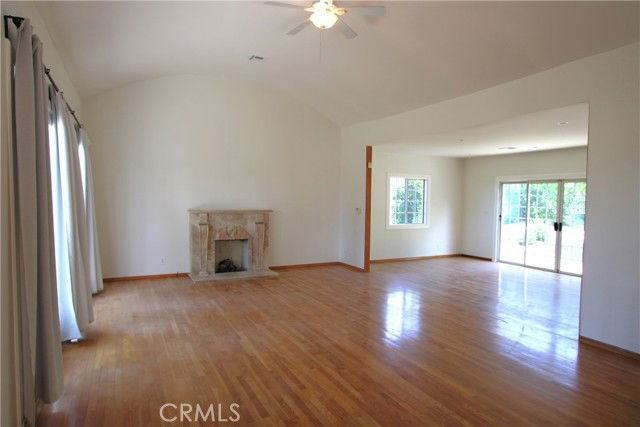 2035 Rangeview Dr - Photo 2 of 8