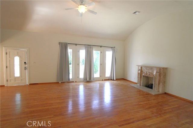 2035 Rangeview Dr - Photo 3 of 8