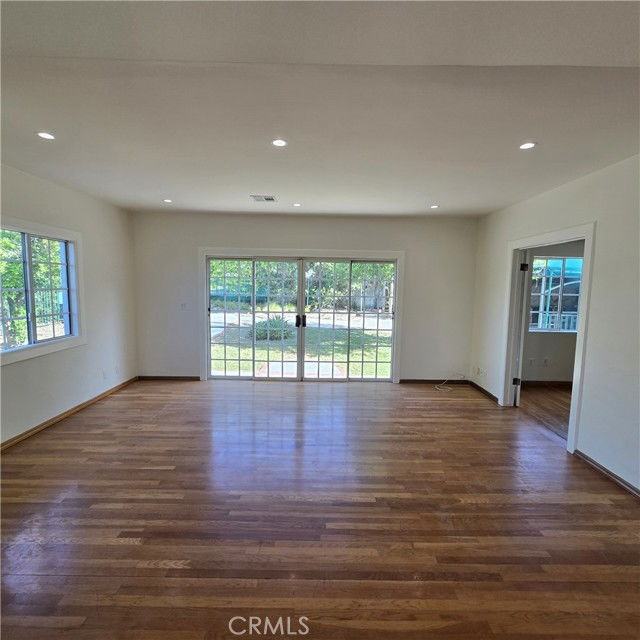 2035 Rangeview Dr - Photo 5 of 8