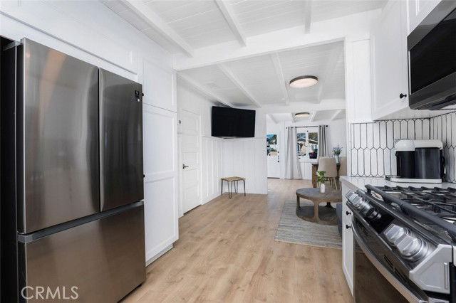 624 Emerald St - Photo 6 of 8