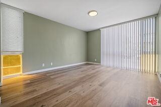 848 18th St #2 - Photo 5 of 8