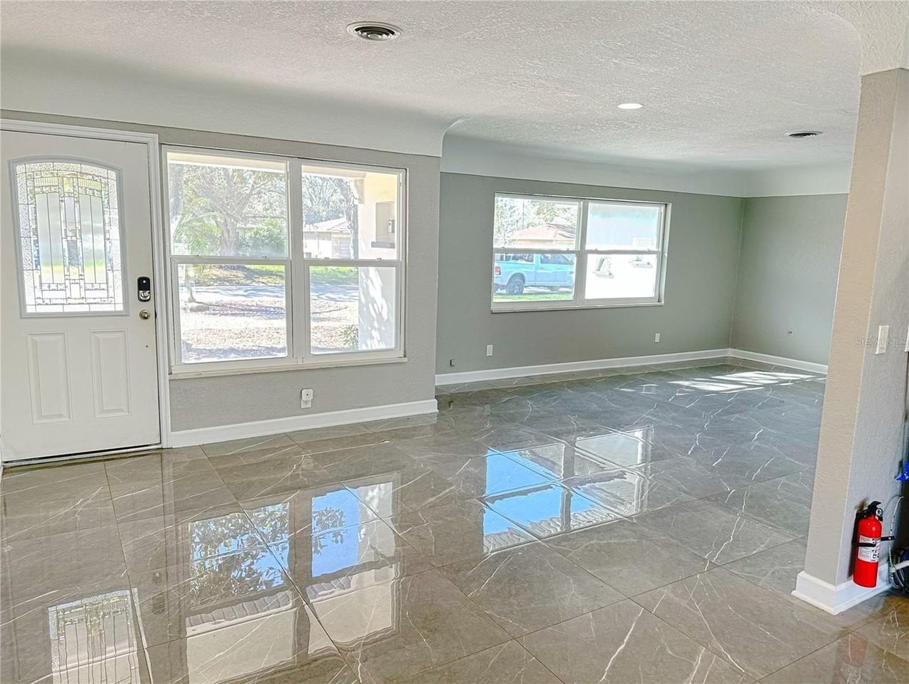 9 N Aurora Ave - Photo 3 of 26