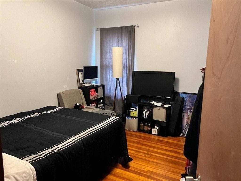 560 William St Apt 1 - Photo 6 of 8